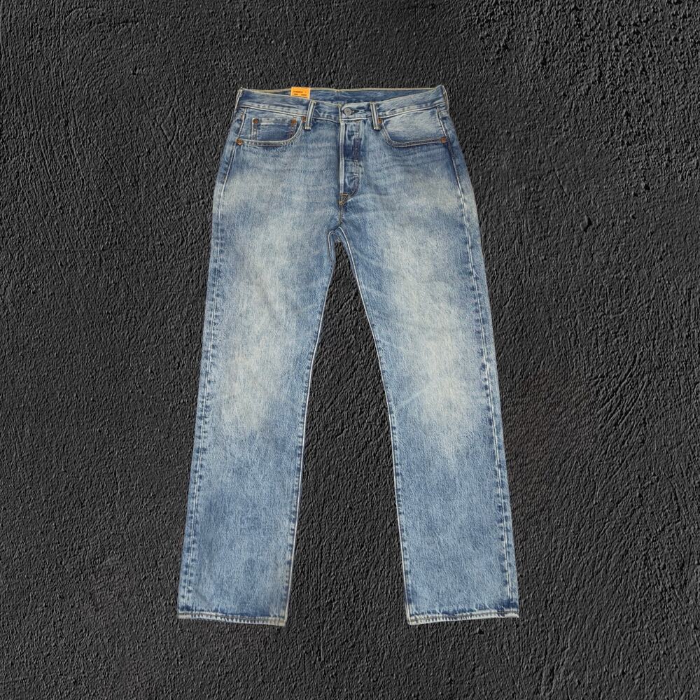 2008 Deadstock NWT Medium Wash Levi’s 501 Original Fit Denim Jeans